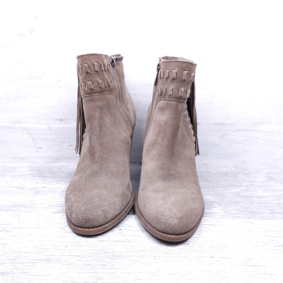 Jessica Simpson Women 9 Chassie Taupe Suede Fringe Heel Boots - Picture 5 of 10